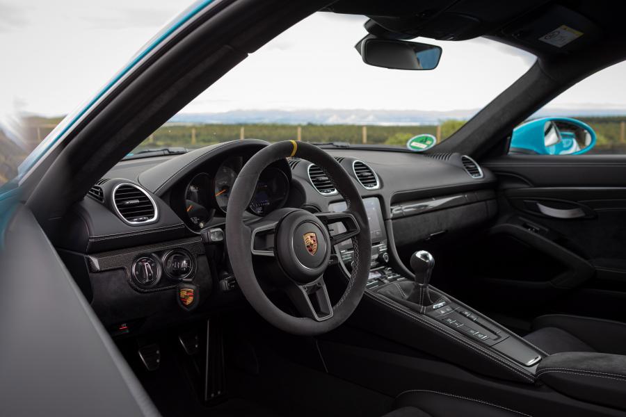 Интерьер Porsche 718 Cayman GT4 (982C) 2019 года  (WW) (фото 186 из 190)